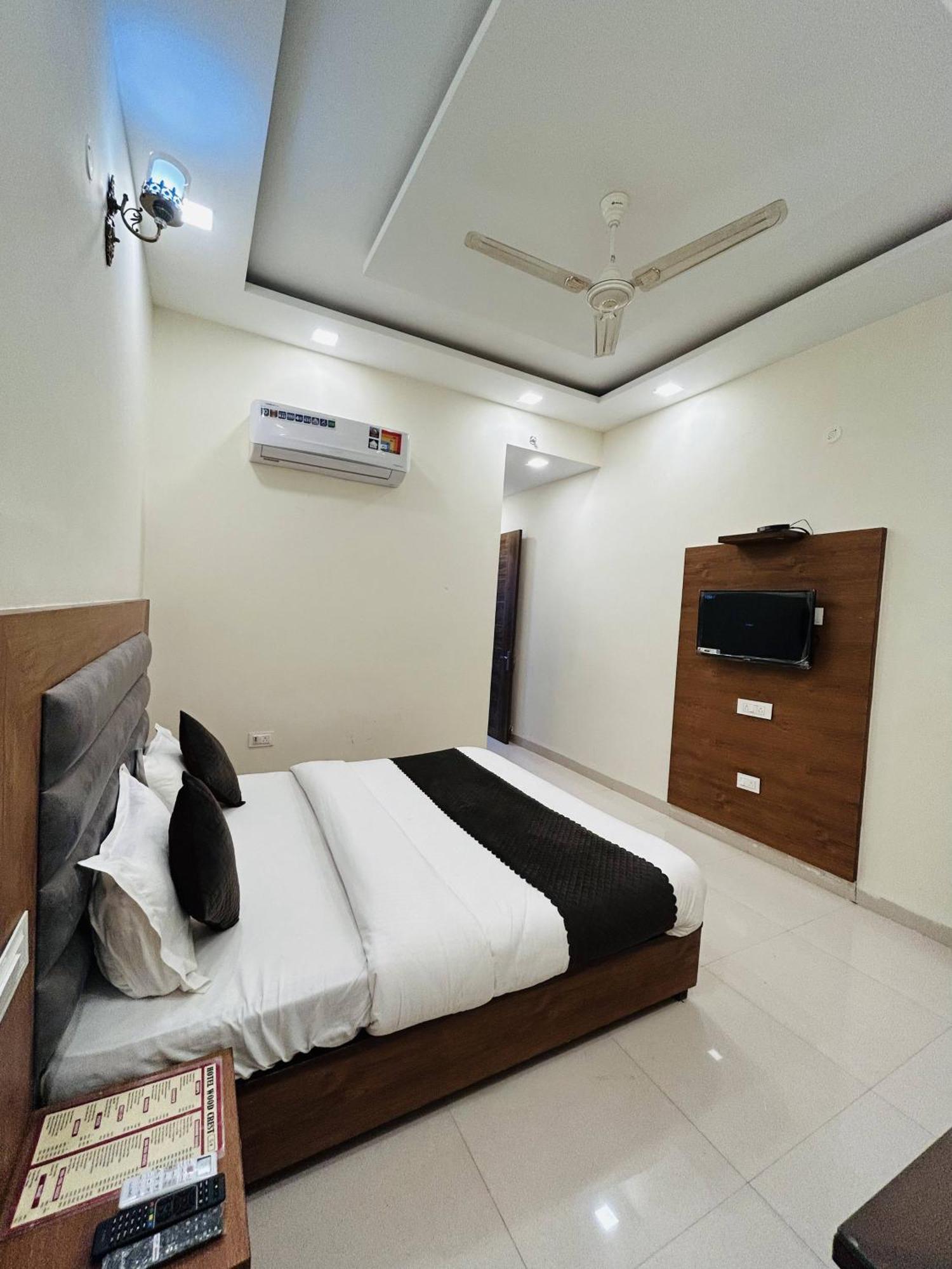 Hotel Woodlark Zirakpur Chandigarh !! Top Rated & Most Awarded Properties In Tricity !! Exterior photo