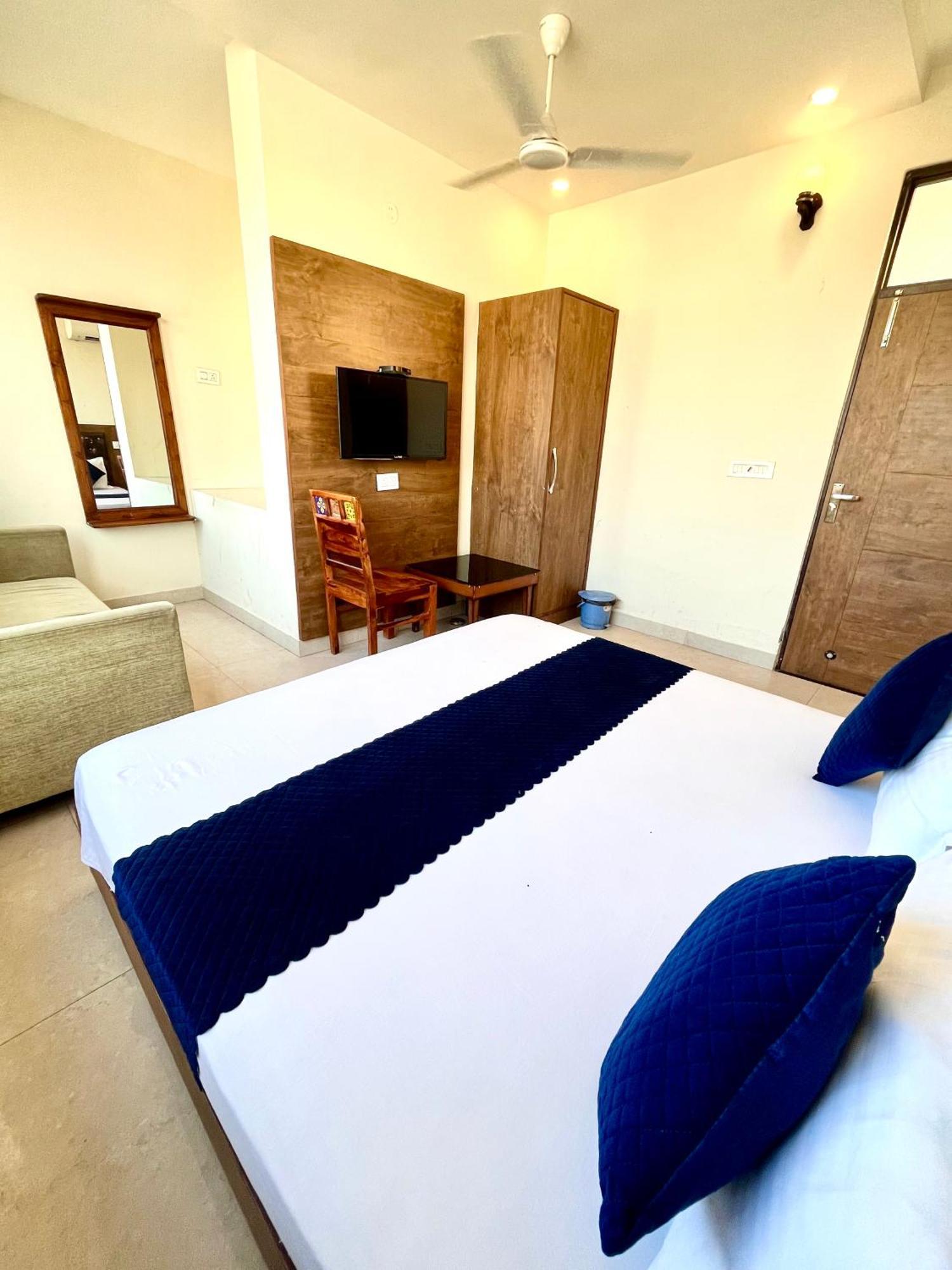 Hotel Woodlark Zirakpur Chandigarh !! Top Rated & Most Awarded Properties In Tricity !! Exterior photo