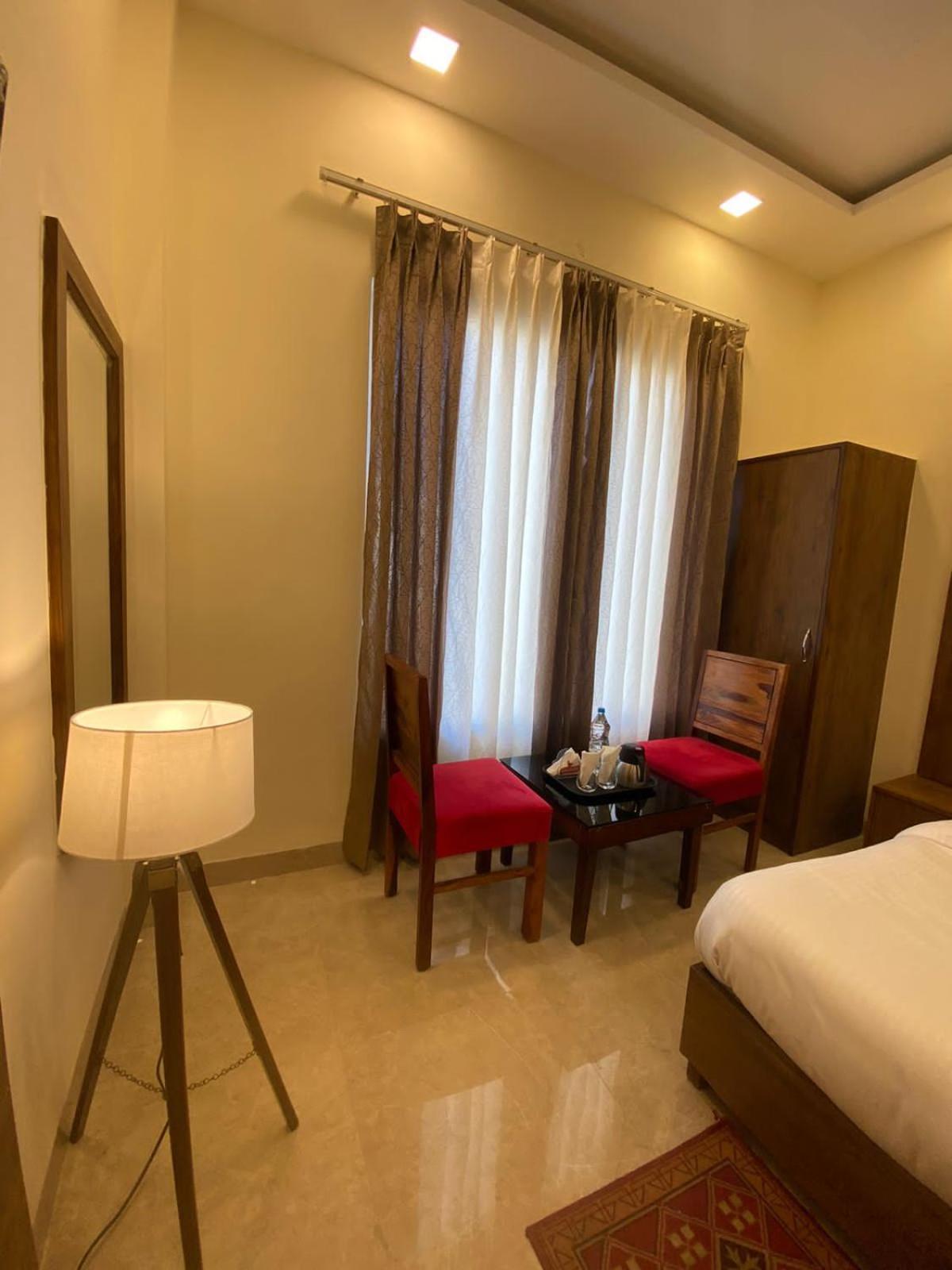 Hotel Woodlark Zirakpur Chandigarh !! Top Rated & Most Awarded Properties In Tricity !! Exterior photo